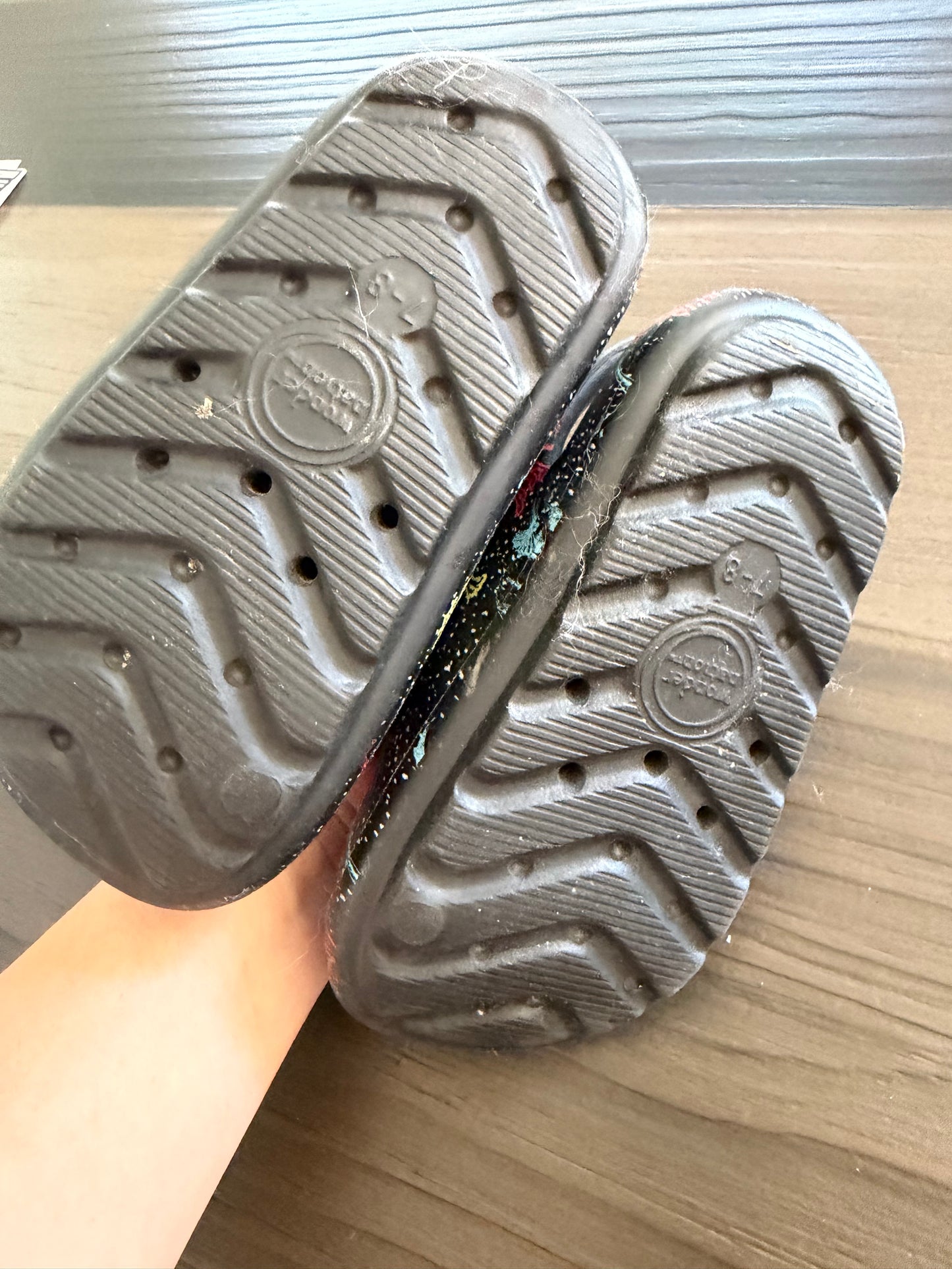 Boy Shoes - Dino's flip flops Size 7/8 (Used)