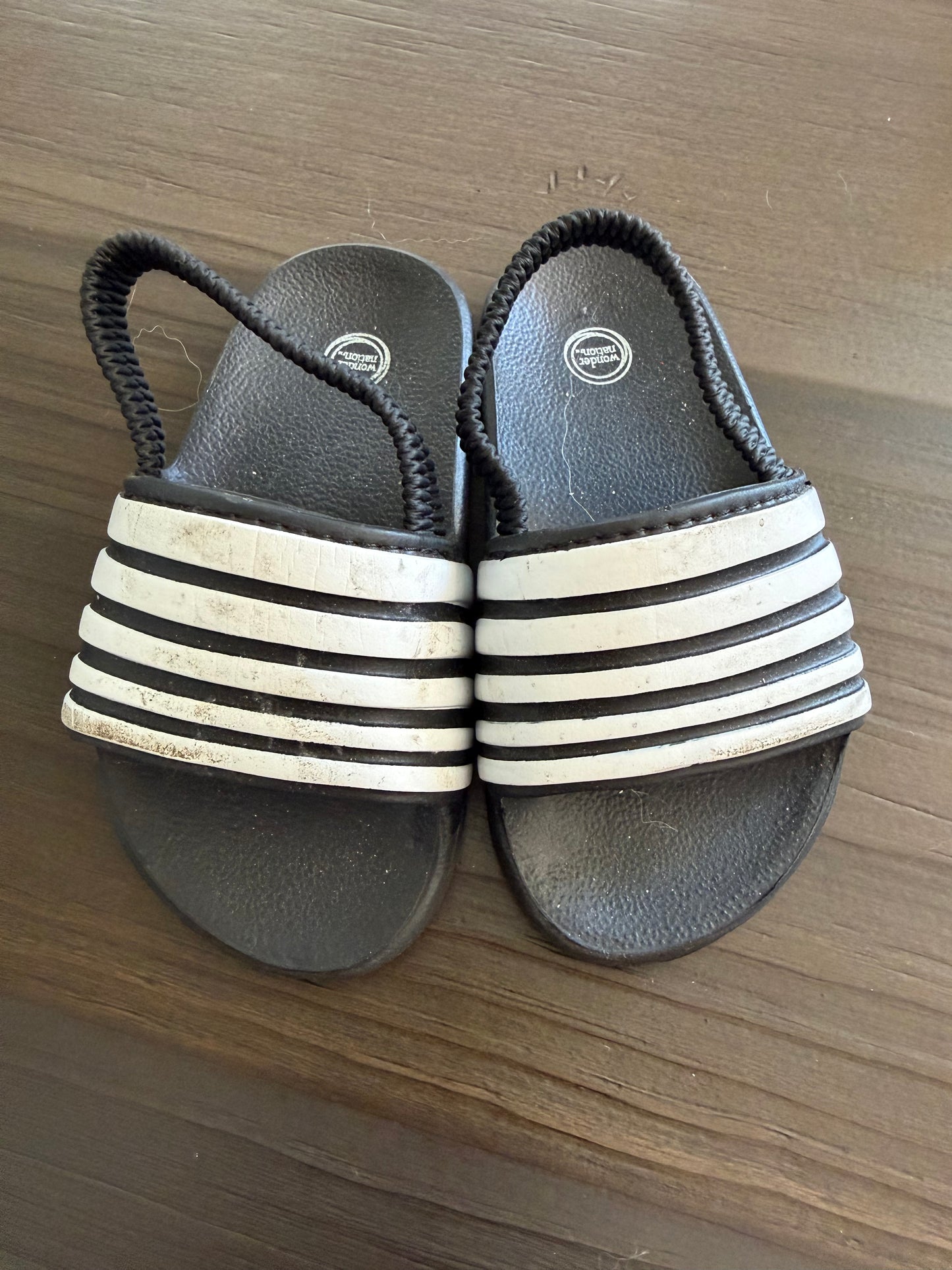 Boy Shoes - Black & White Flip Flops Size 7/8 (Used)