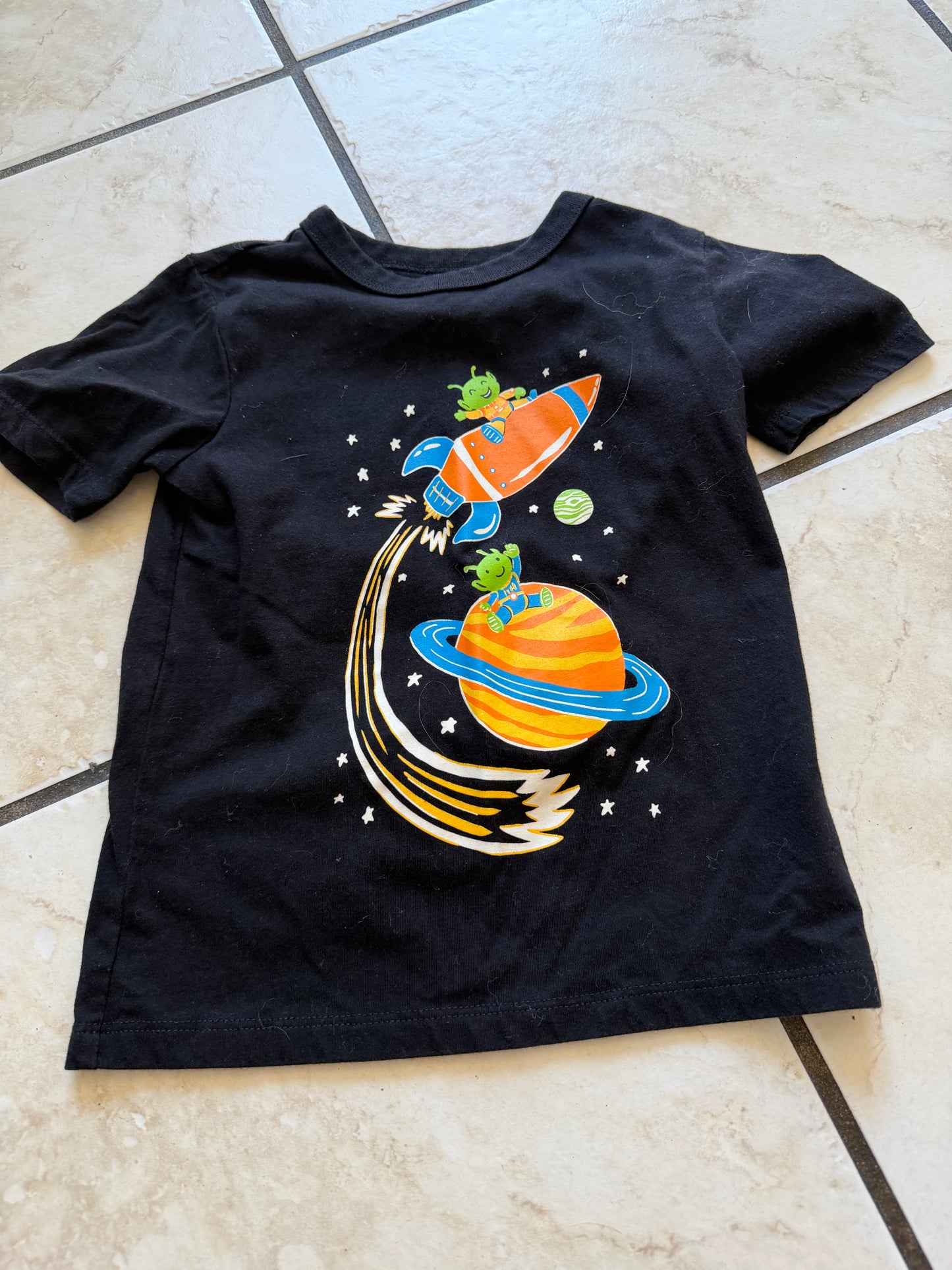 Little Boy - Alien Black Shirt 4T (Used)