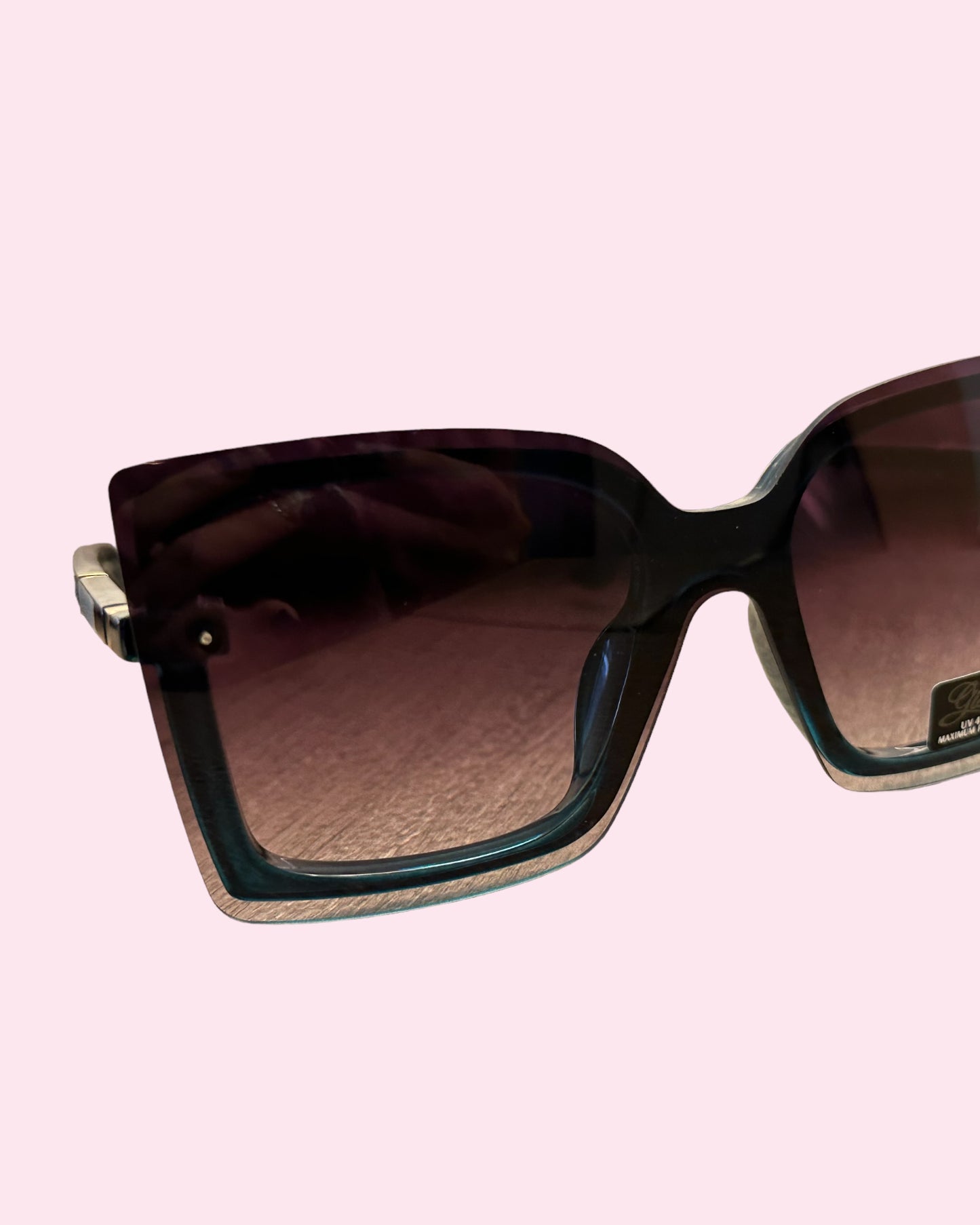 Non-Framed Squared Oversized Shades (Black & White Lines)