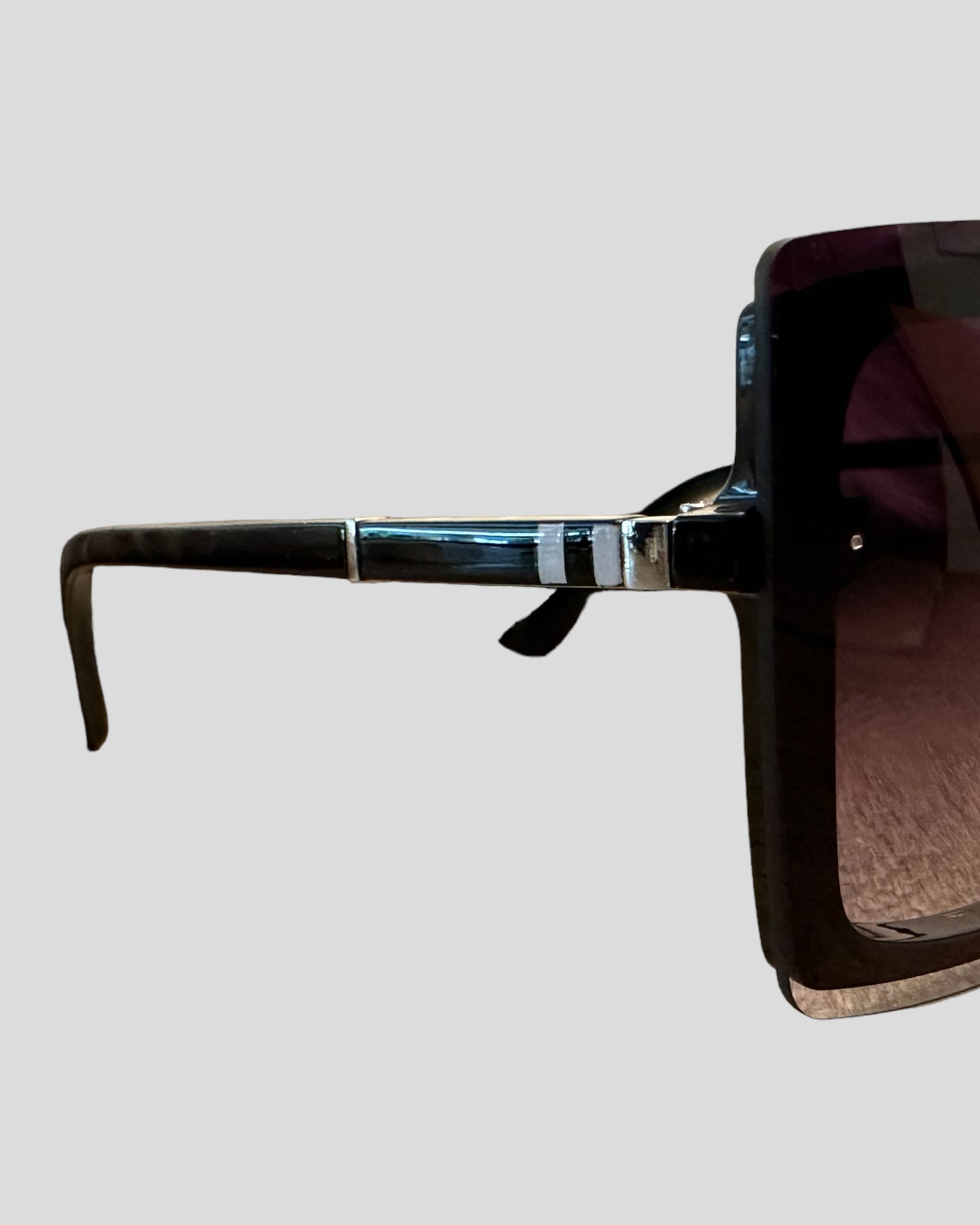 Non-framed Squared oversized shades (Black on Black)